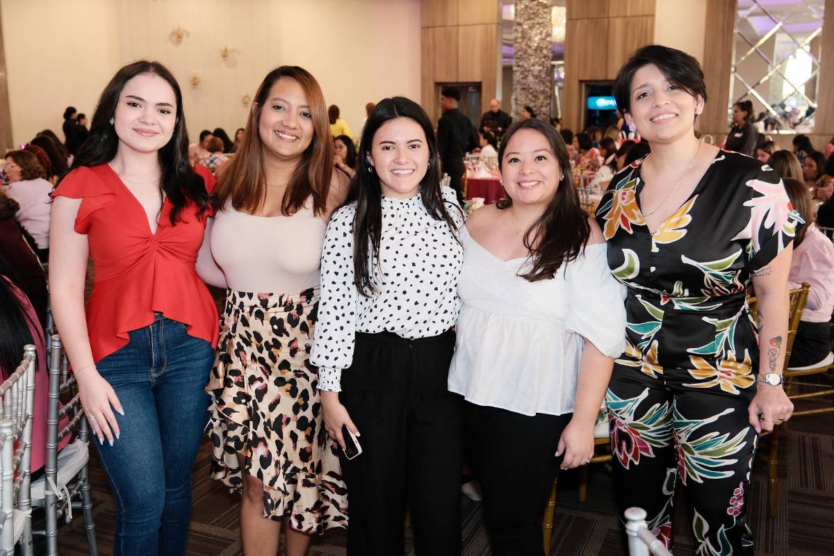 Festejo especial a las mujeres en su día