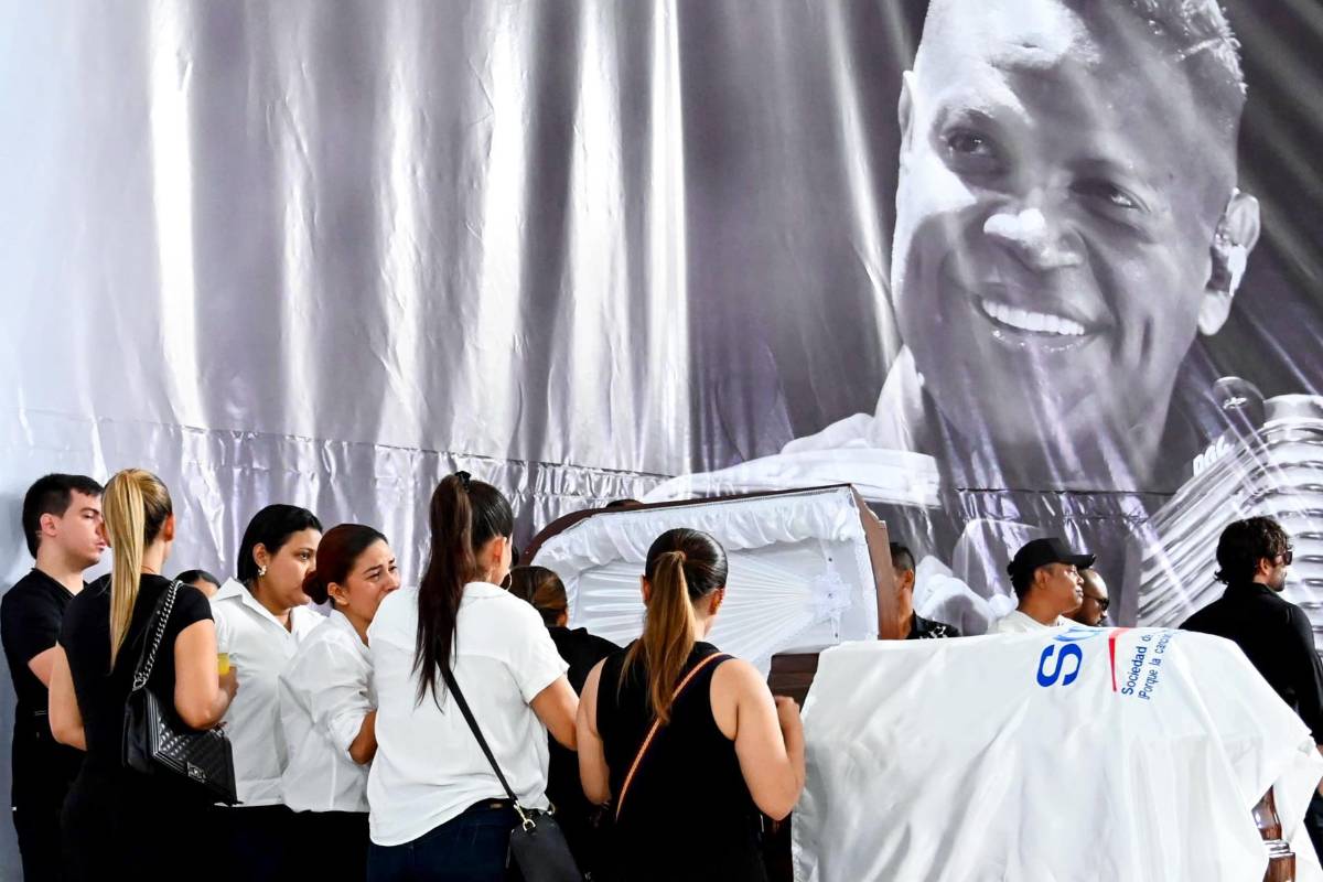 Artistas y fanáticos homenajean al cantautor Omar Geles