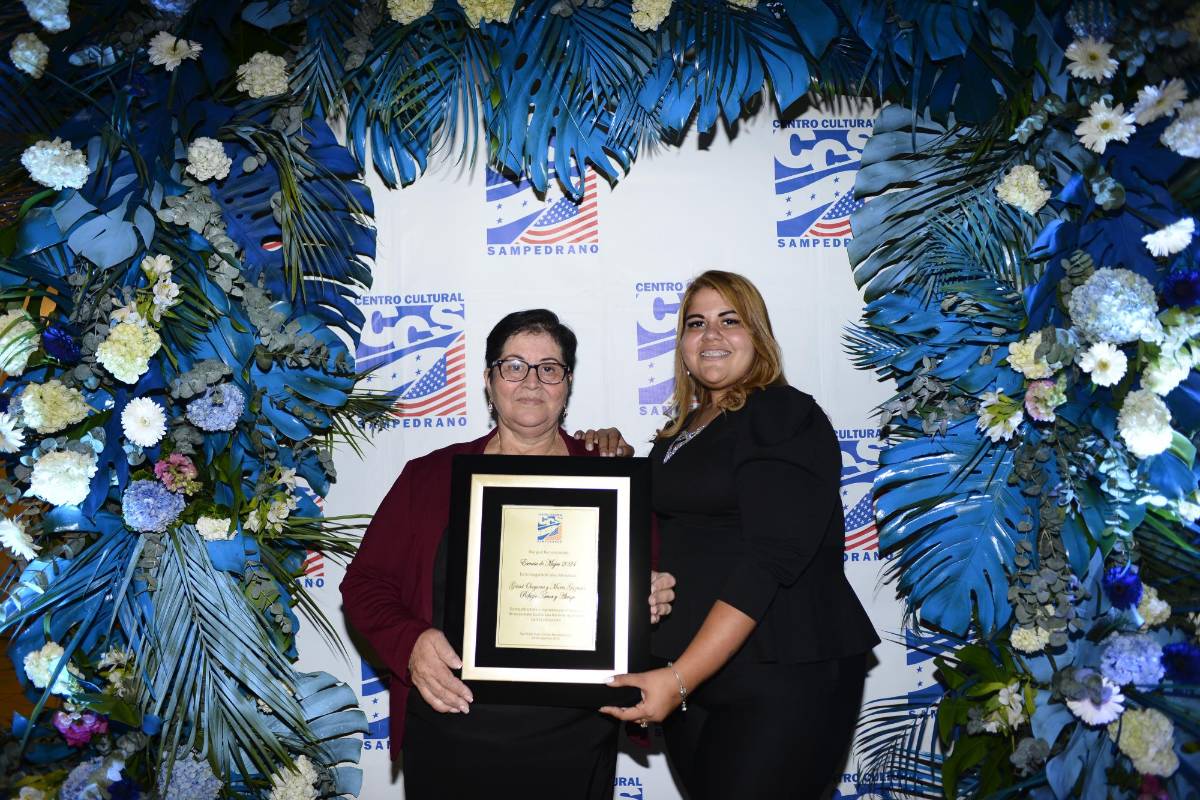 Esencia de mujer 2024: un homenaje a dos damas altruistas