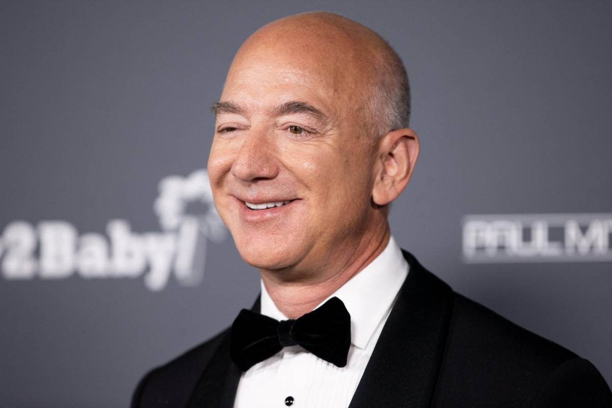 Jeff Bezos dona 50 millones de dólares a Eva Longoria para obras benéficas