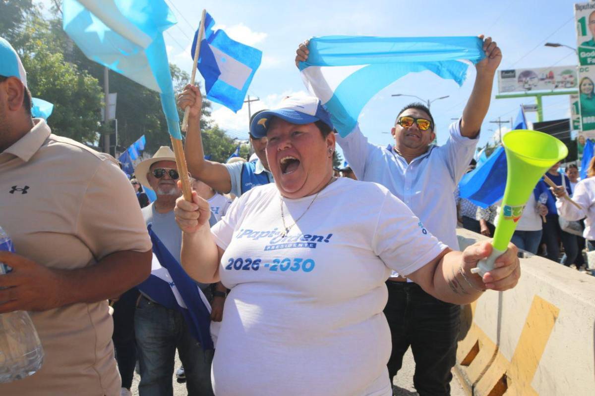 Nacionalistas se movilizan en Tegucigalpa en defensa de la democracia