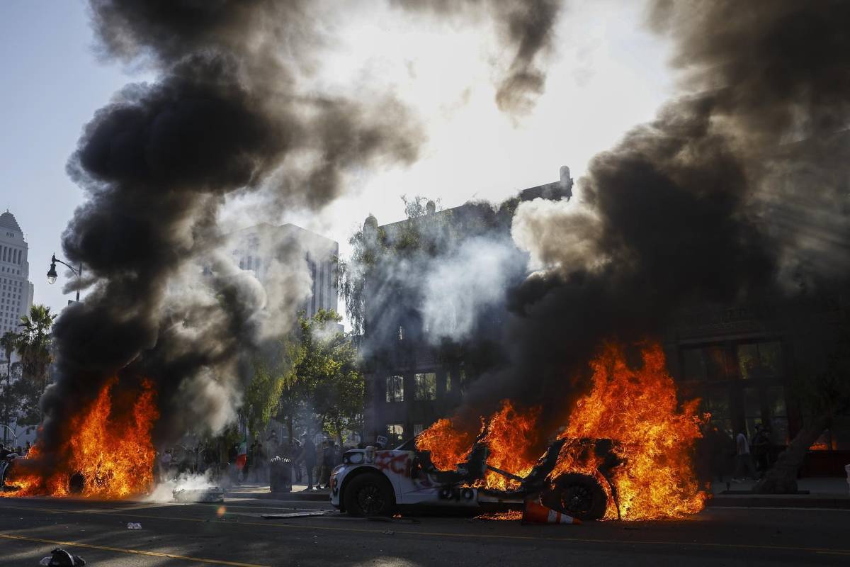 Estallido de violencia en Los Ángeles: Enfrentamientos entre manifestantes y tropas por redadas
