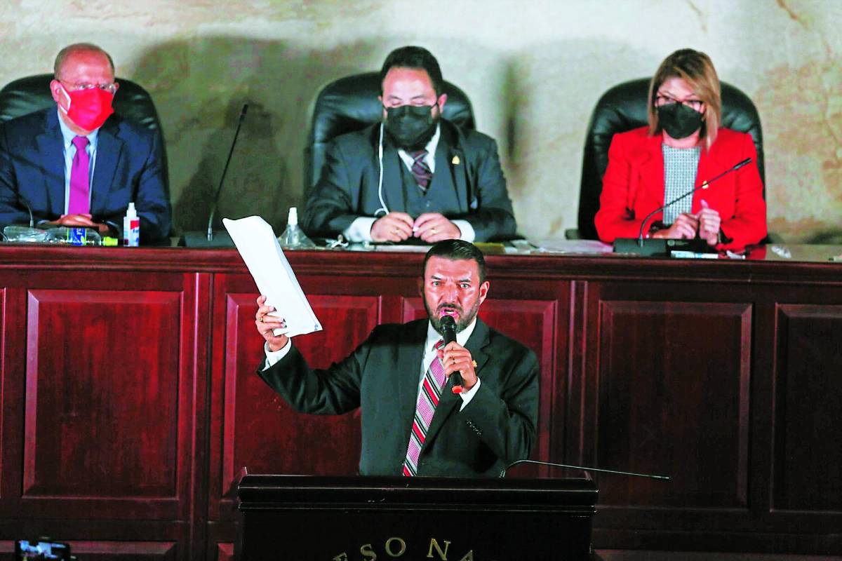 A 21 días de elegir la Corte se vuelve a poner en duda legitimidad de directiva