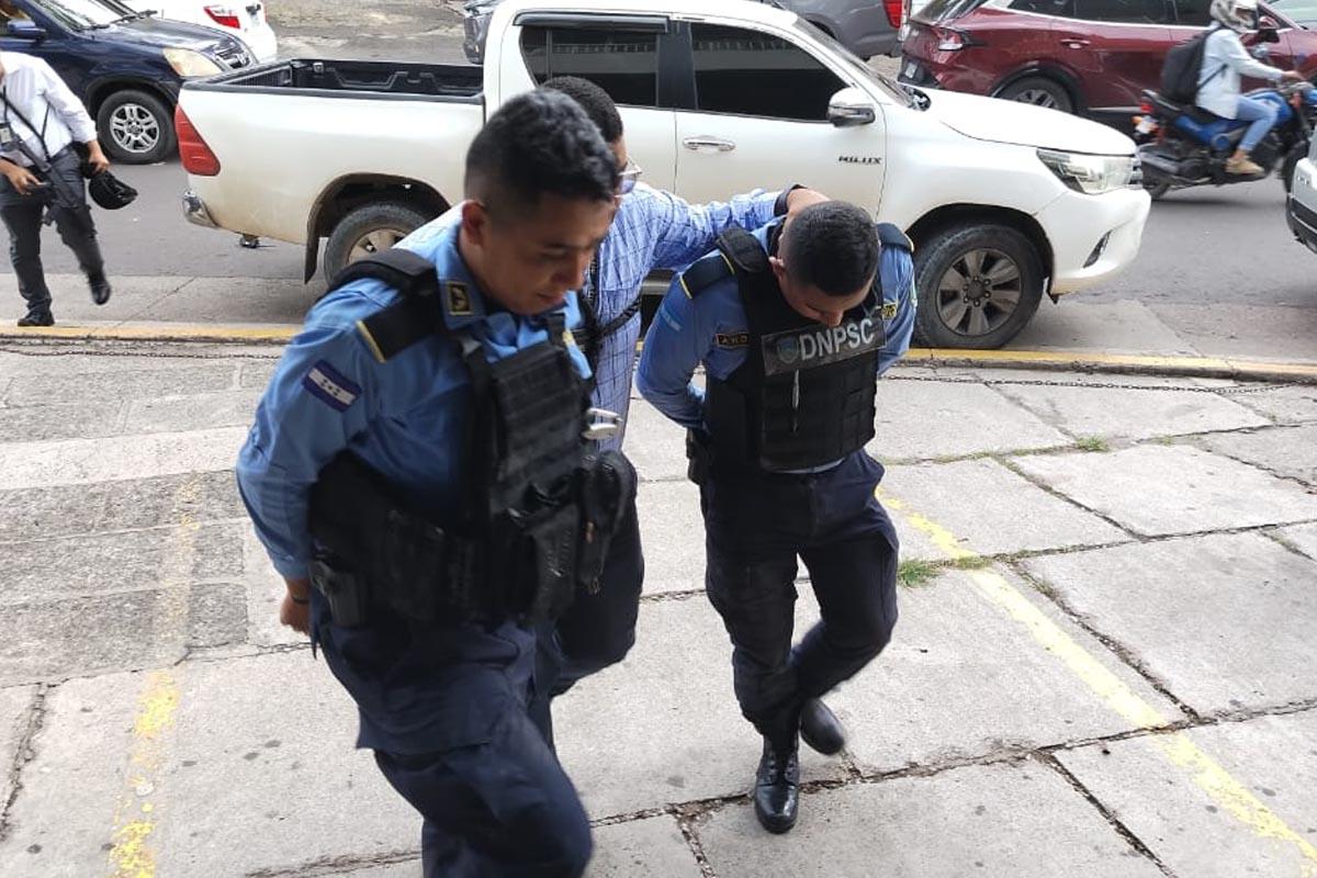 Policías pidieron L10,000 a detenido para dejarlo libre, según MP