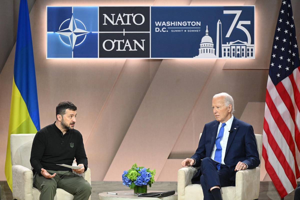 El presidente de EEUU, Joe Biden, se reunió con su homólogo ucraniano, Volodimir Zelenski, al margen de la cumbre de la OTAN.