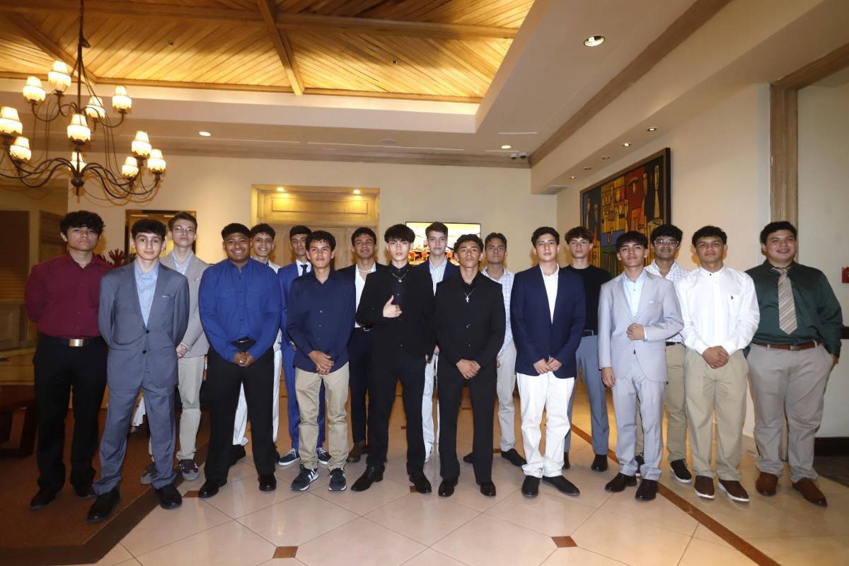 Seniors 2025 de la Happy New Dawn realizan su desayuno