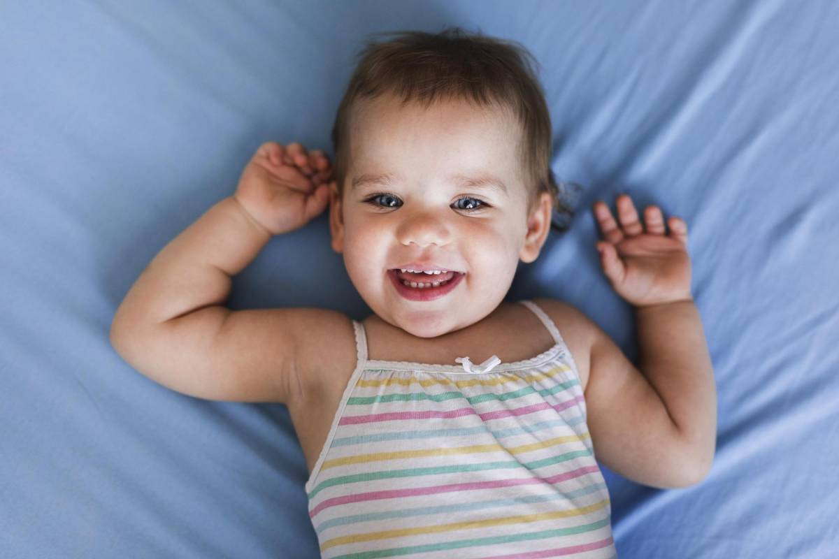 En la mayoría de los bebés, los dientes aparecen <b>entre los 6 y 12 meses</b>.