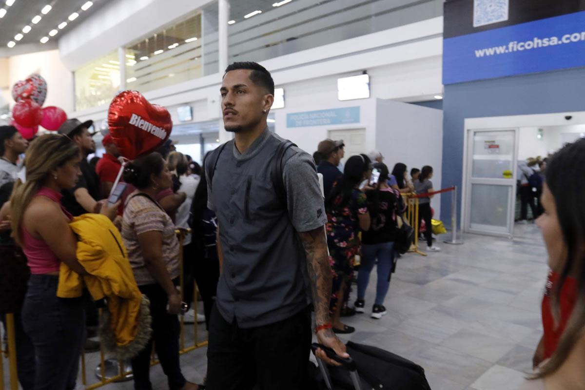 El mediocampista uruguayo llegó la tarde de este viernes a San Pedro Sula.