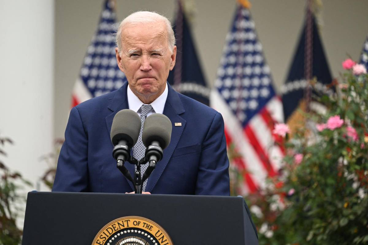 Biden recibe dosis de la vacuna actualizada contra la covid-19