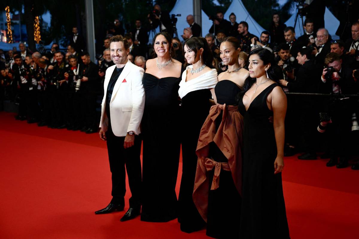 Edgar Ramírez, Karla Sofía Gascón, Selena Gómez, Zoe Saldaña y Adriana Paz en la exhibición de su película Emilia Pérez.