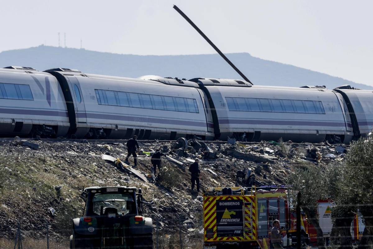 Desaparecida exministra de Trabajo Fátima Báñez tras accidente de trenes en España