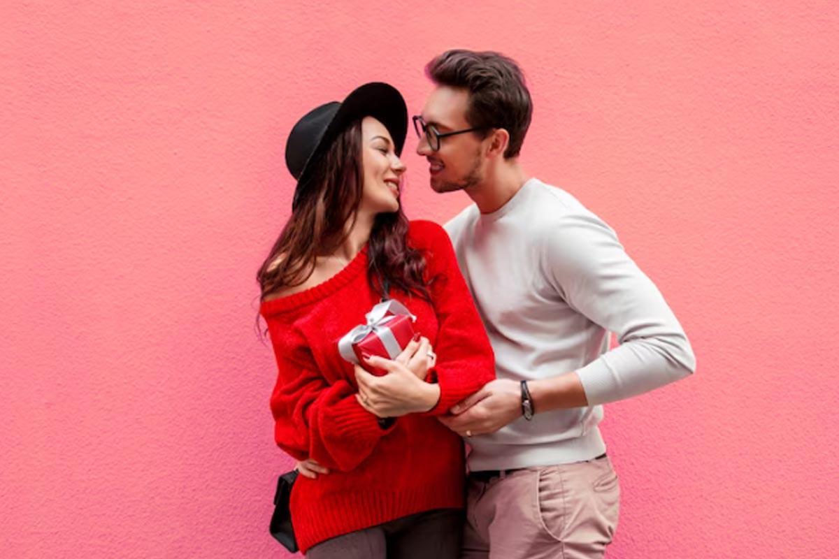 El 14 de febrero es para expresar amor a través del intercambio de tarjetas y regalos, cenas románticas o gestos de bondad y solidaridad. Foto Freepik