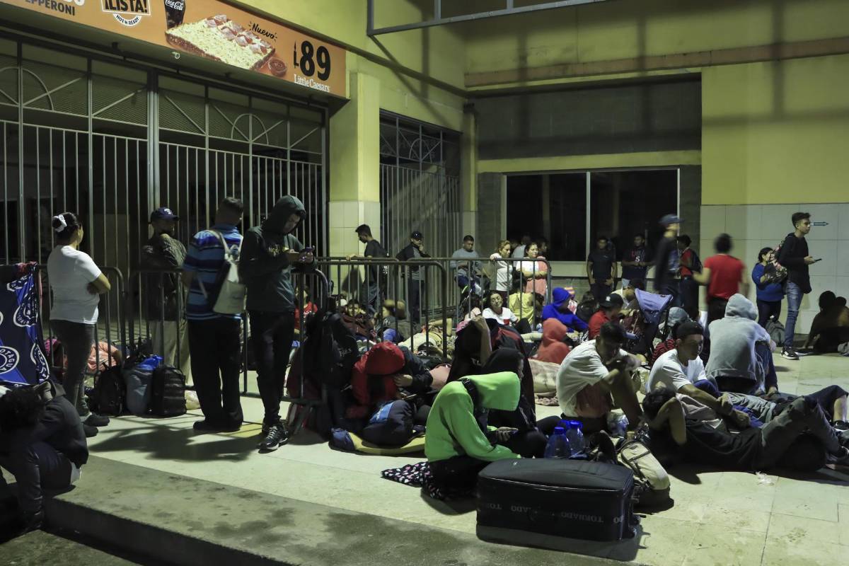 Sale una nueva caravana de migrantes desde San Pedro Sula