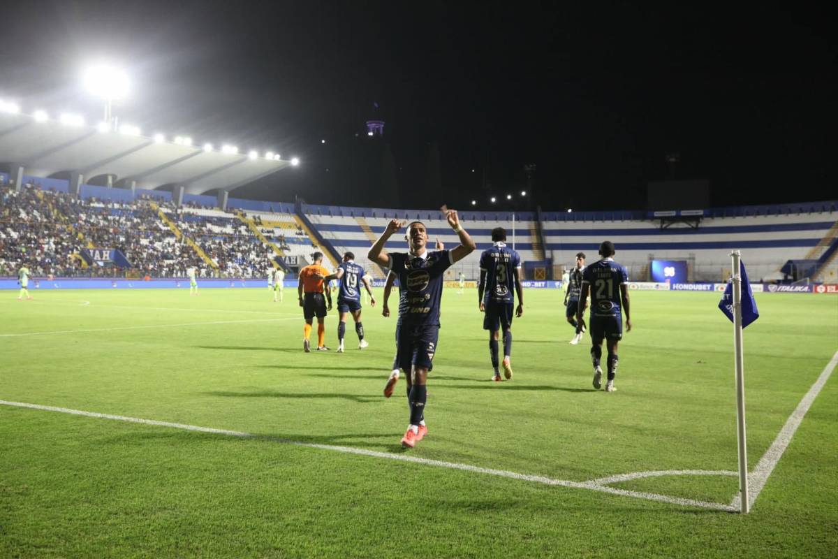Emilio sorprende con Virginia en el Nacional, fiesta de Motagua y bellezas