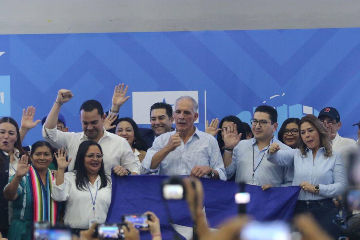 Juramentan a la nueva directiva del Partido Nacional de Honduras
