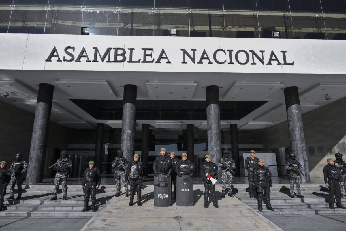 Disolución del Congreso de Ecuador debe ser declarada inconstitucional, dice Correa