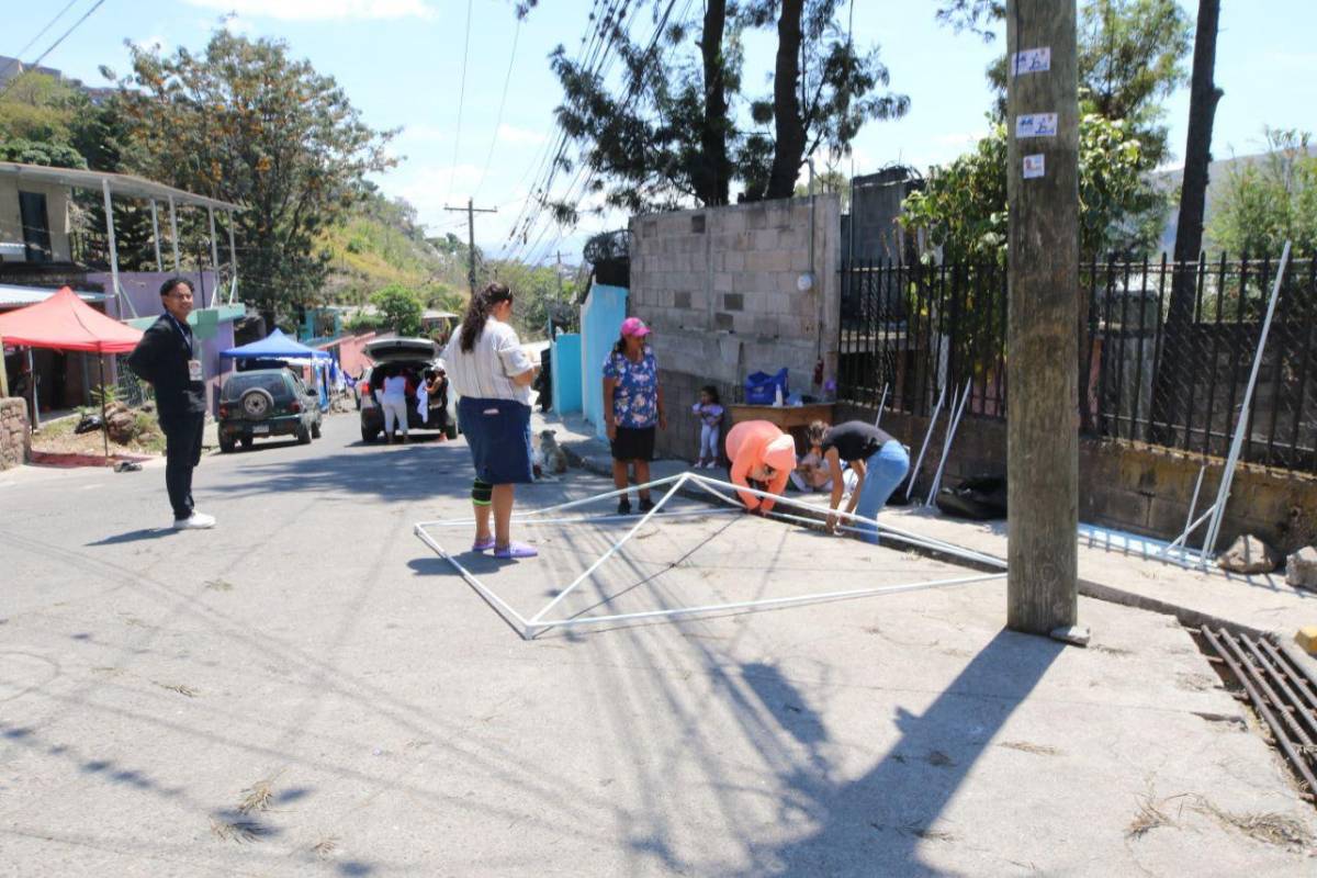 Reinstalan carpas con propaganda previo a elecciones en Tegucigalpa