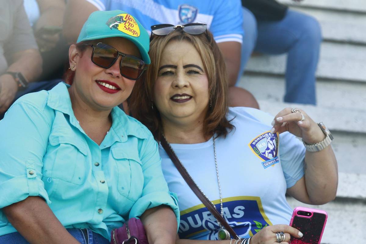 Aficionadas del Génesis enomoran, periodista deslumbra y tiktoker sorprende