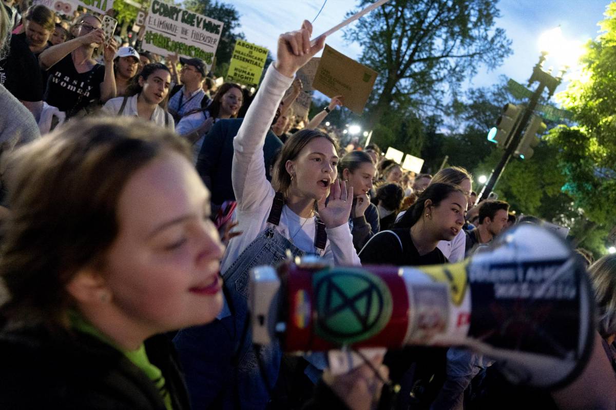 La mayoría de las encuestas muestran a los demócratas perdiendo en la Cámara de Representantes, así como en el Senado, donde incluso ahora sólo tienen un voto más.