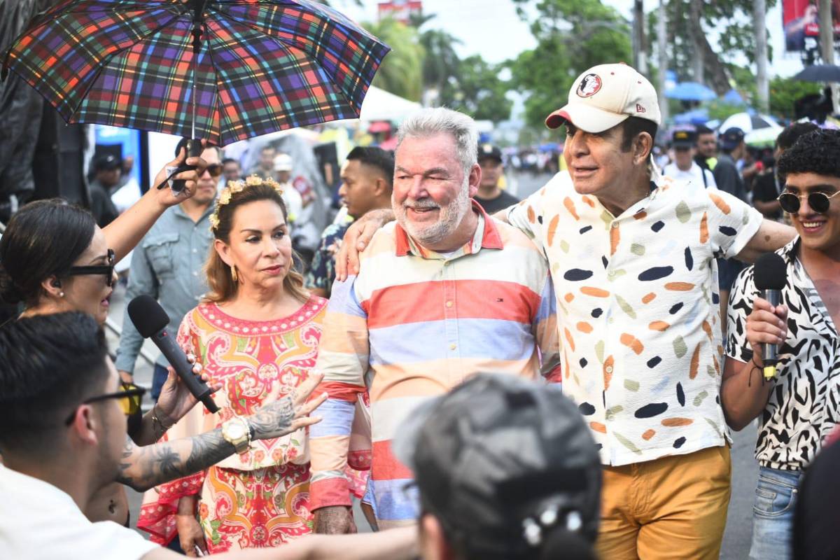 Feria Juniana: sampedranos disfrutan del desfile carrozas