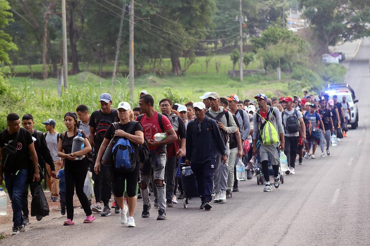 Una nueva caravana con cientos de migrantes parte de la frontera sur de México