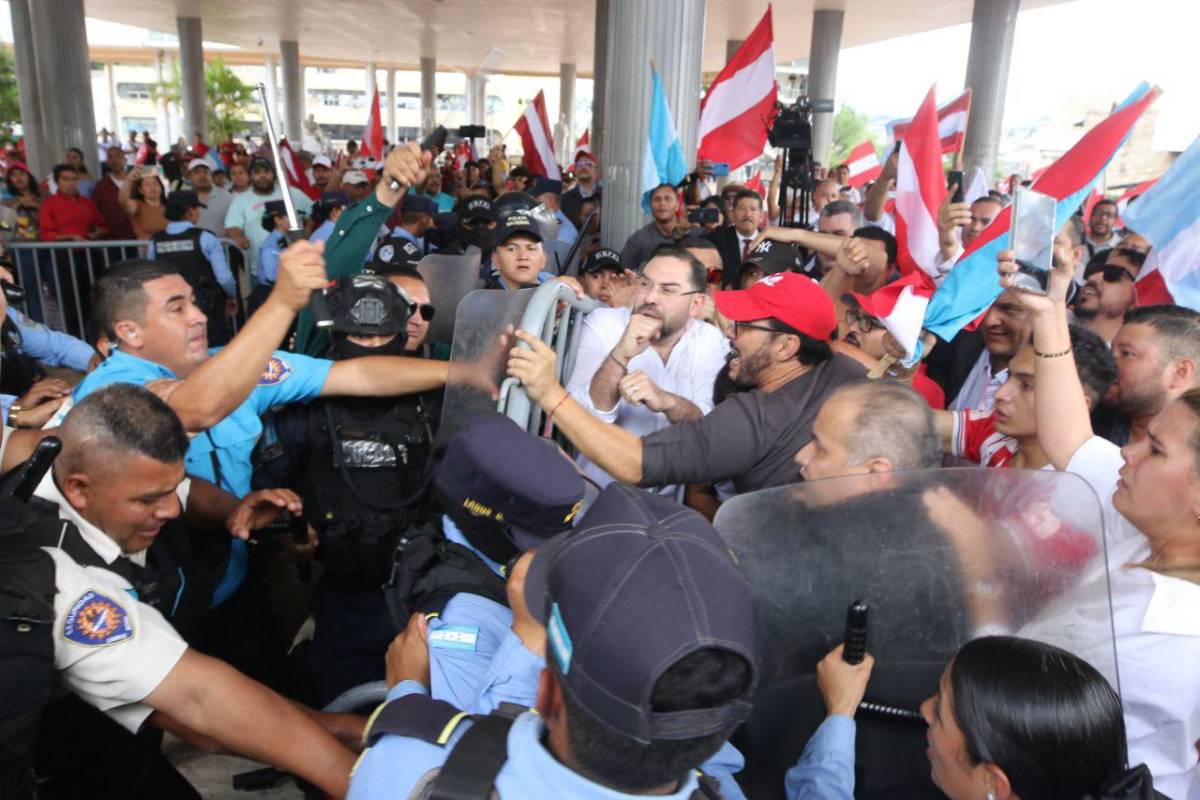 Toletazos y Cálix en el centro del caos: esto originó el zafarrancho en el CN
