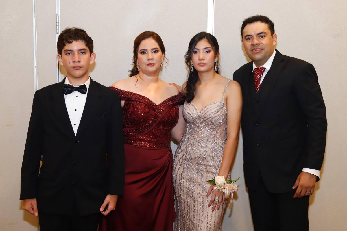 Seniors 2026 de la Canaan Christian Academy festejan su graduación
