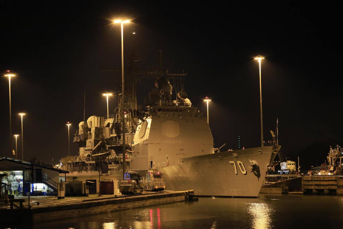 Poderoso buque lanzamisiles de Estados Unidos llega a Panamá