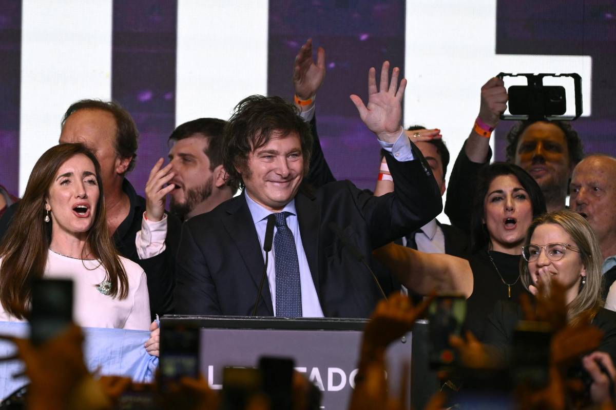 Milei, el profeta de la dolarización que rompió el molde de la política argentina