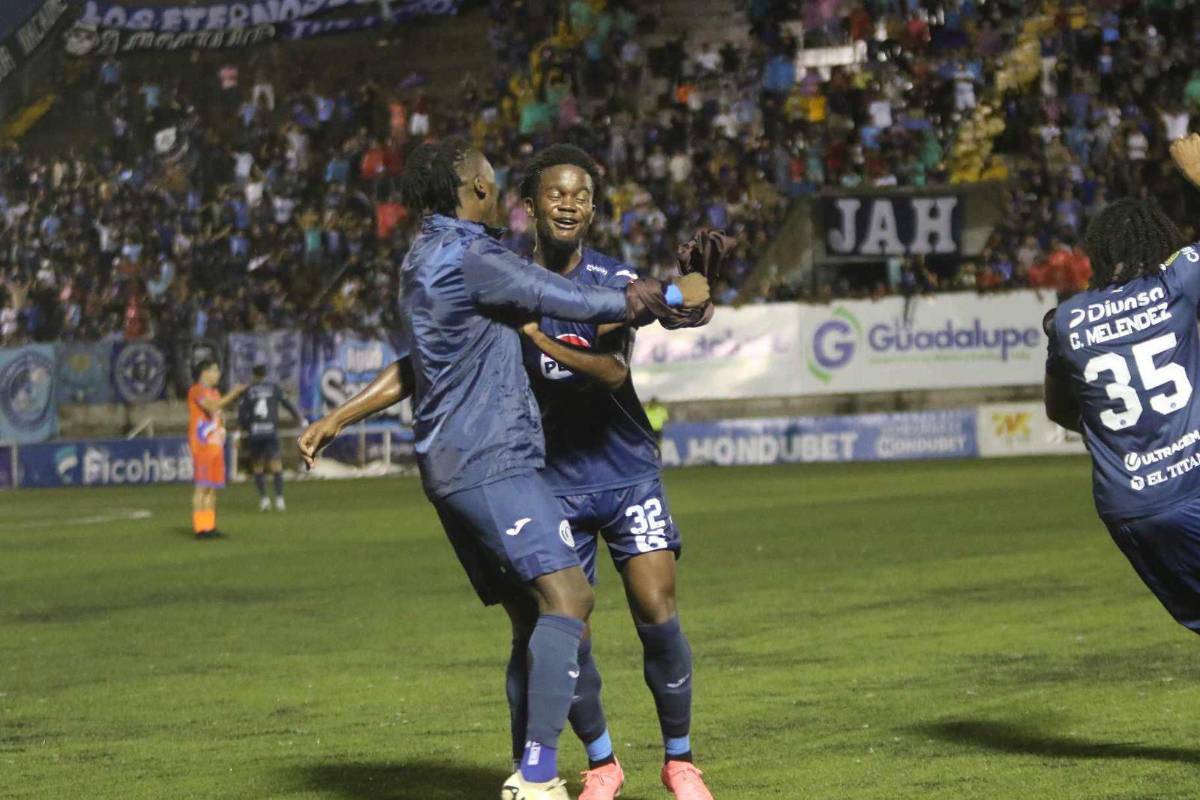 El festejo de Motagua tras el 1-0 de Jonathan Argueta ante UPNFM.