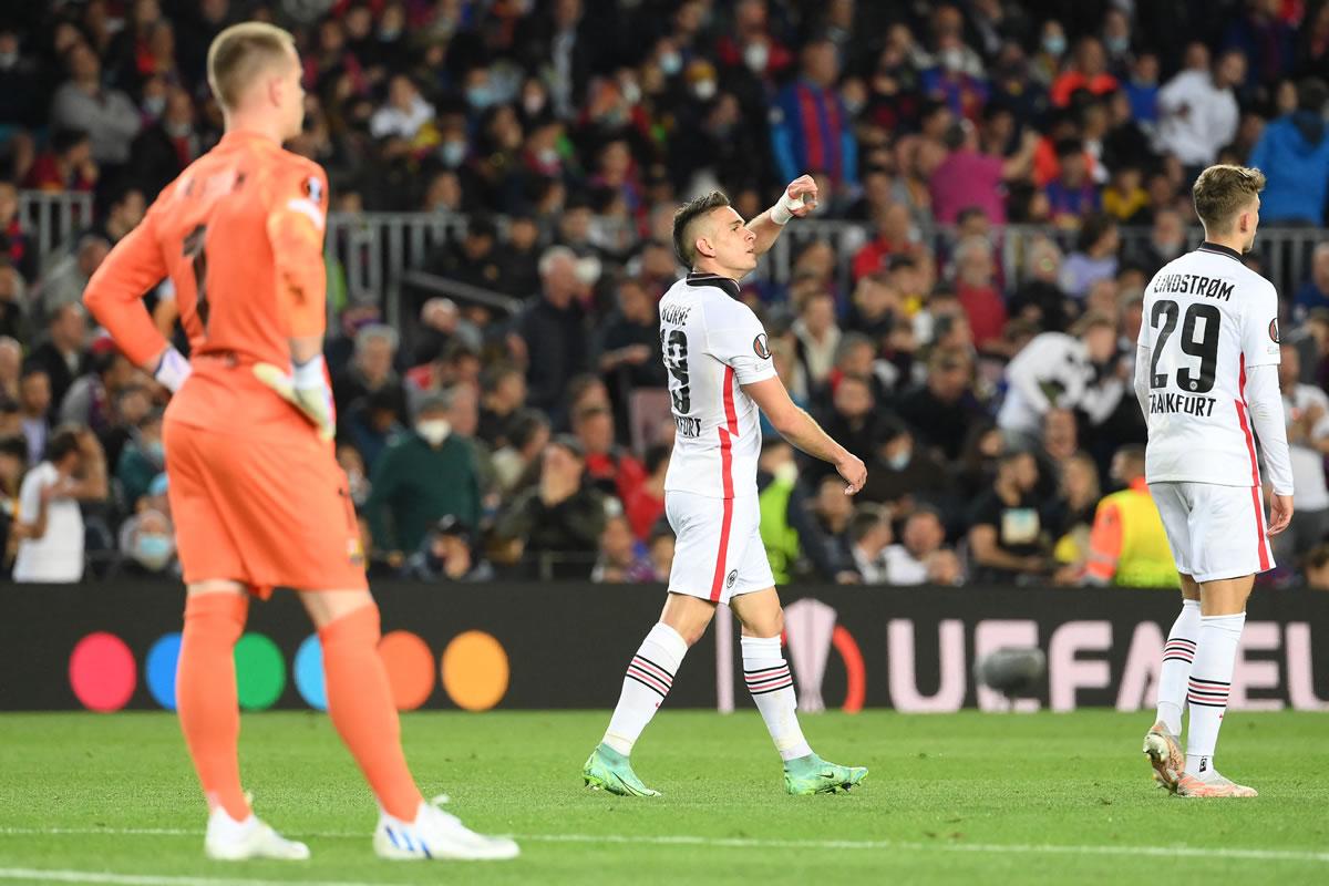 El festejo del delantero colombiano tras su gran gol en el Camp Nou.