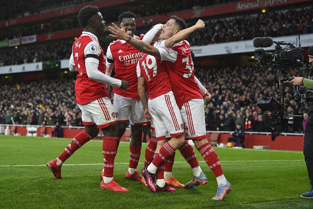 El Arsenal aún es líder de la Premier League con 51 puntos.