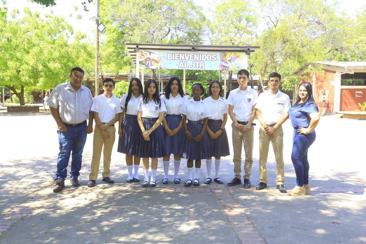 Orgullo académico: Ellos son los 8 mejores estudiantes del JTR este 2025