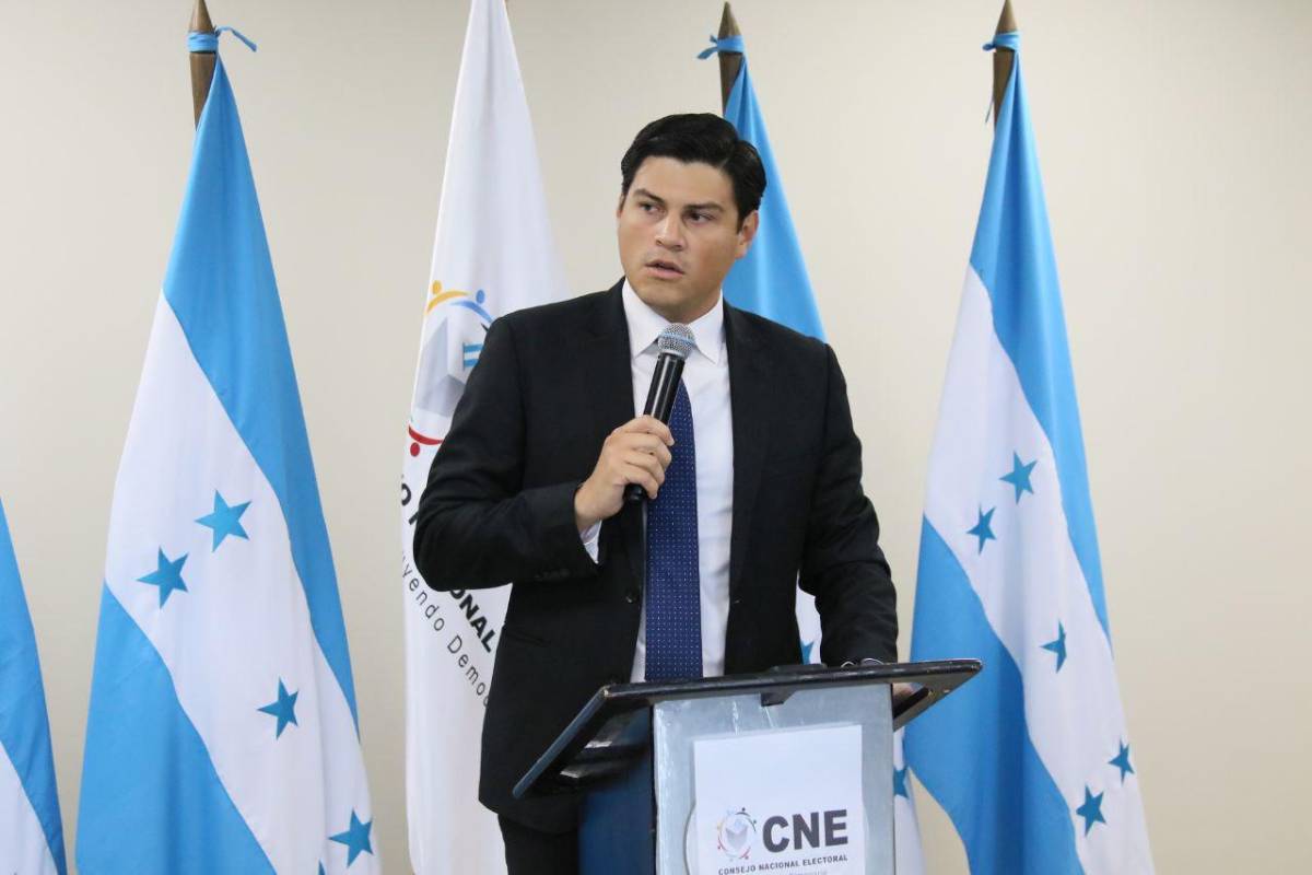 Cientos de simpatizantes de Libre bloquean proceso del Trep en el CNE