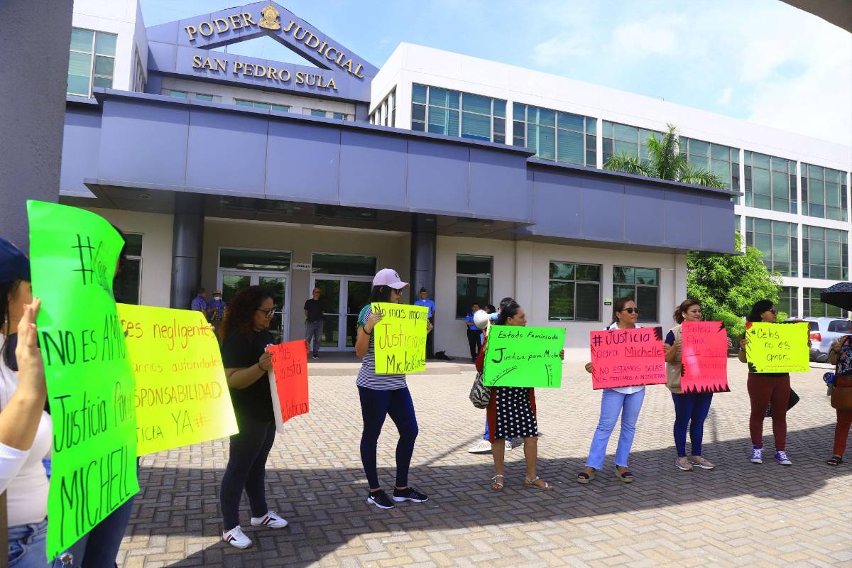 Mujeres piden justicia para Hazel, hondureña atropellada por exnovio