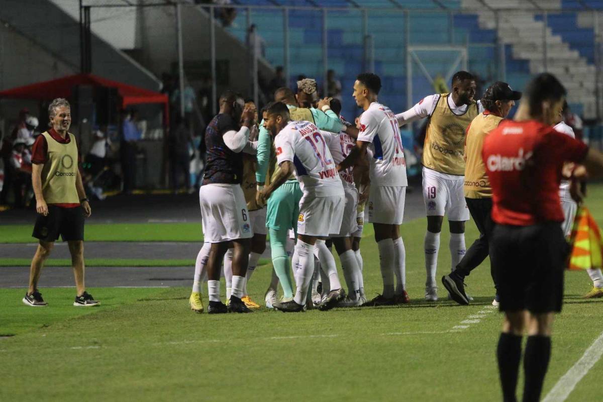 Celebración del Olimpia al primer tanto del Torneo Apertura 2023.