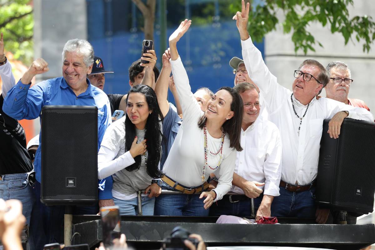 Machado pide a España que lidere el reconocimiento de González como presidente