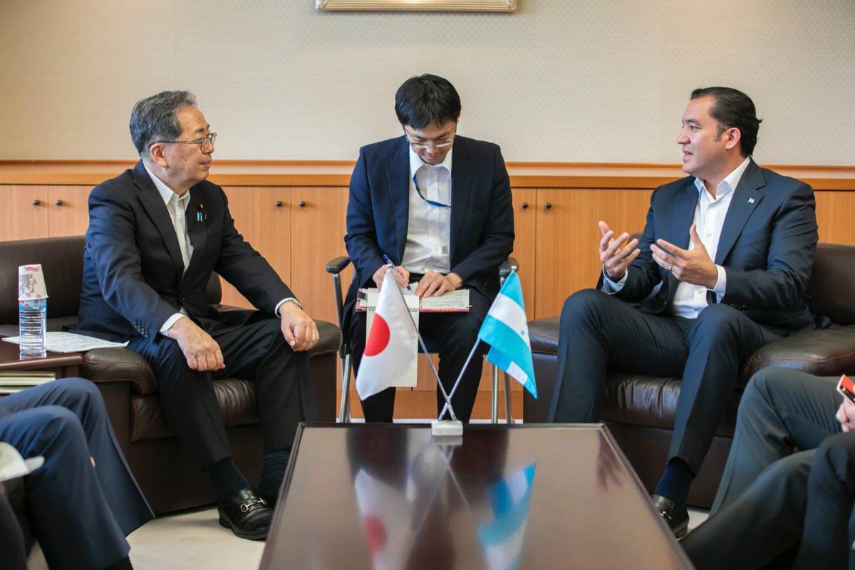 Honduras busca apoyo de Japón para construcción de tren interoceánico