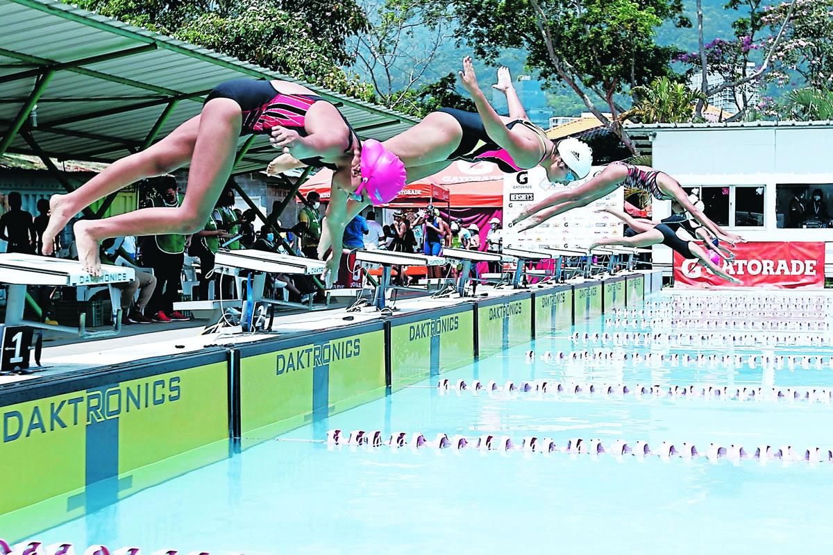 El esfuerzo de los atletas fue aplaudido por el público presente.