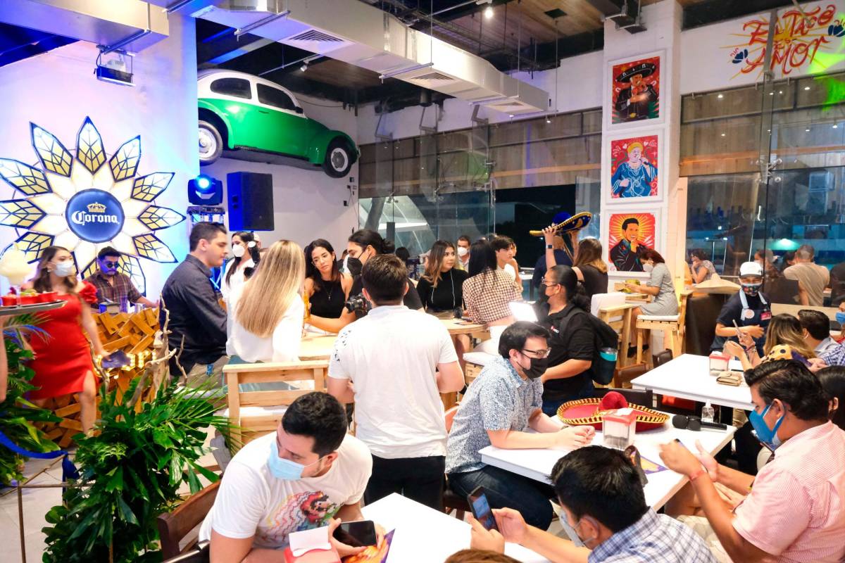 Cóctel por la inauguración  de El Pinche