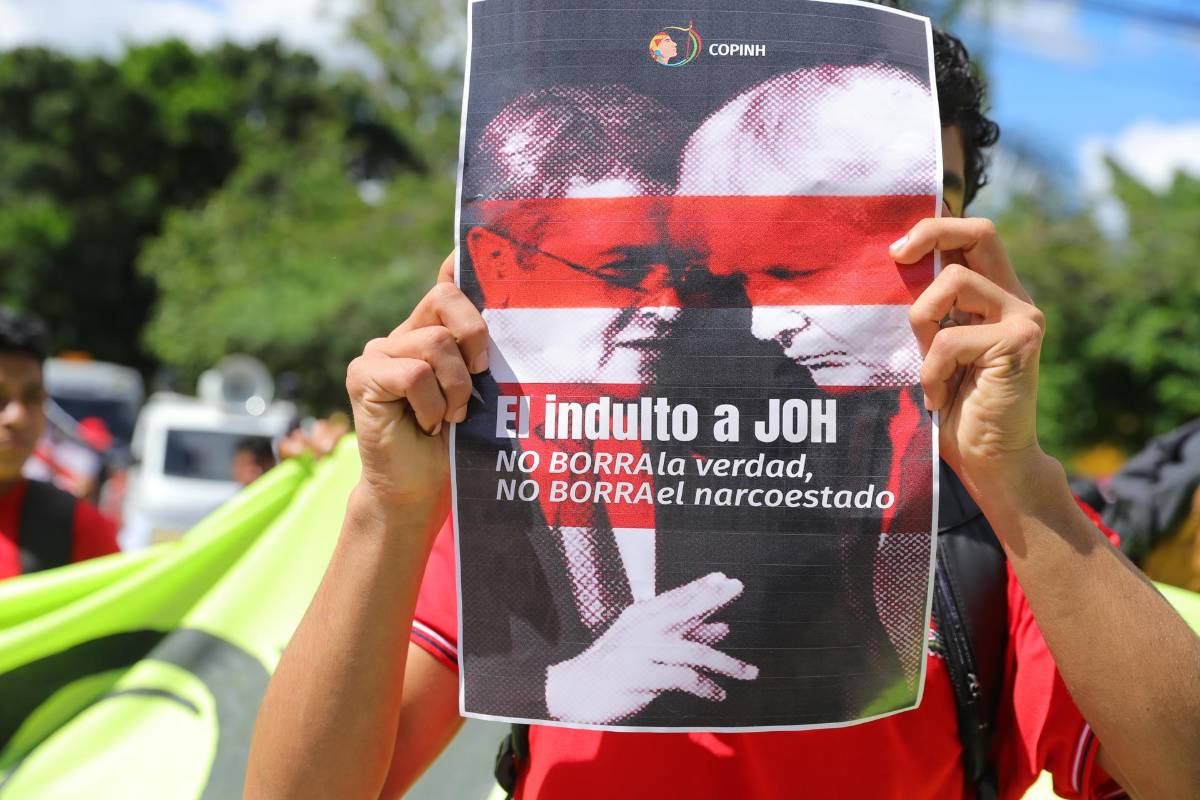 Protestan frente a la Embajada de EEUU en Honduras por el perdón de Trump a JOH