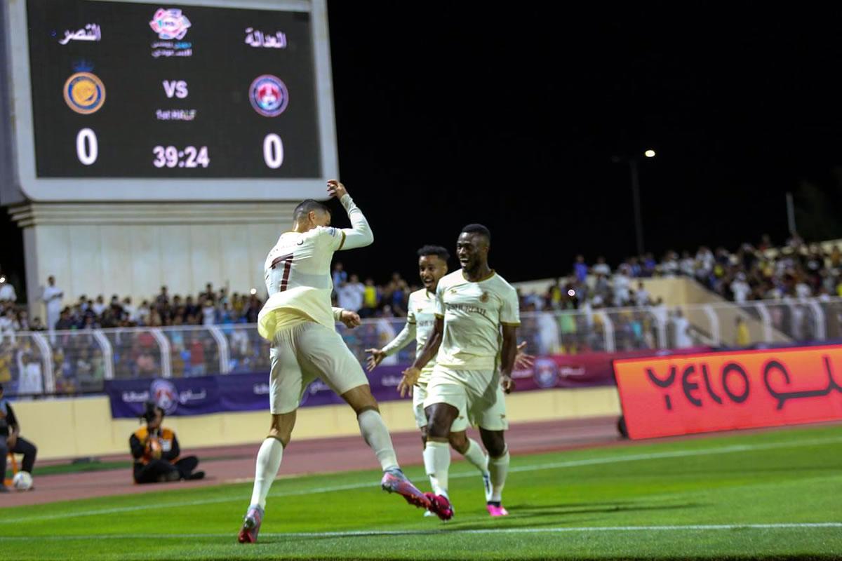 Cristiano Ronaldo celebrando su primer gol del partido con Al Nassr FC.