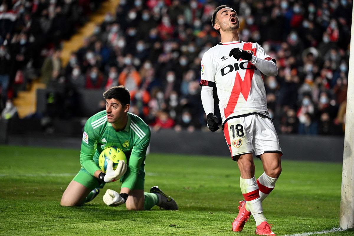 Thibaut Courtois brilló frente al Rayo Vallecano para mantener su arco en cero.