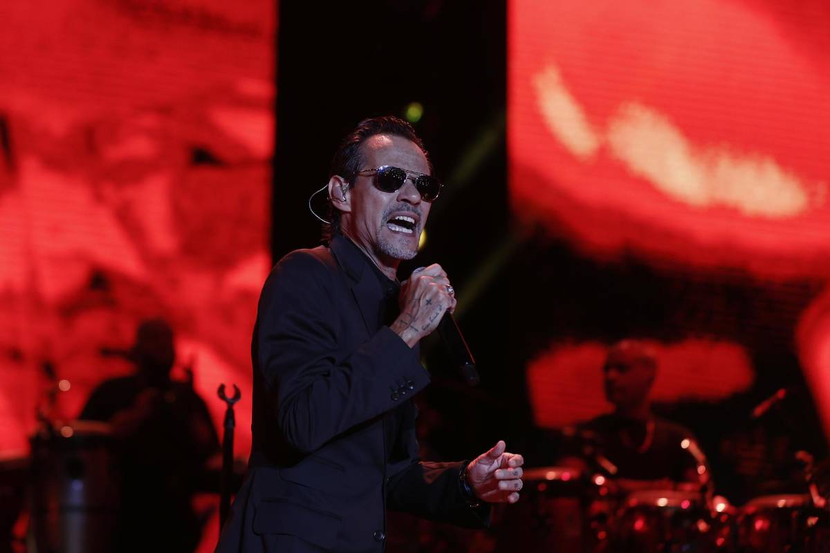 Marc Anthony contagia con su luz y ritmos de salsa durante magistral concierto en España