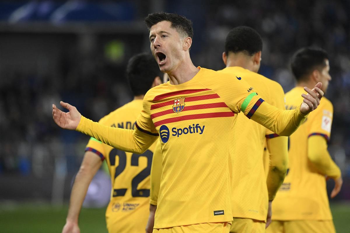 Robert Lewandowski fue quien abrió la cuenta para la victoria del Barcelona ante Alavés.