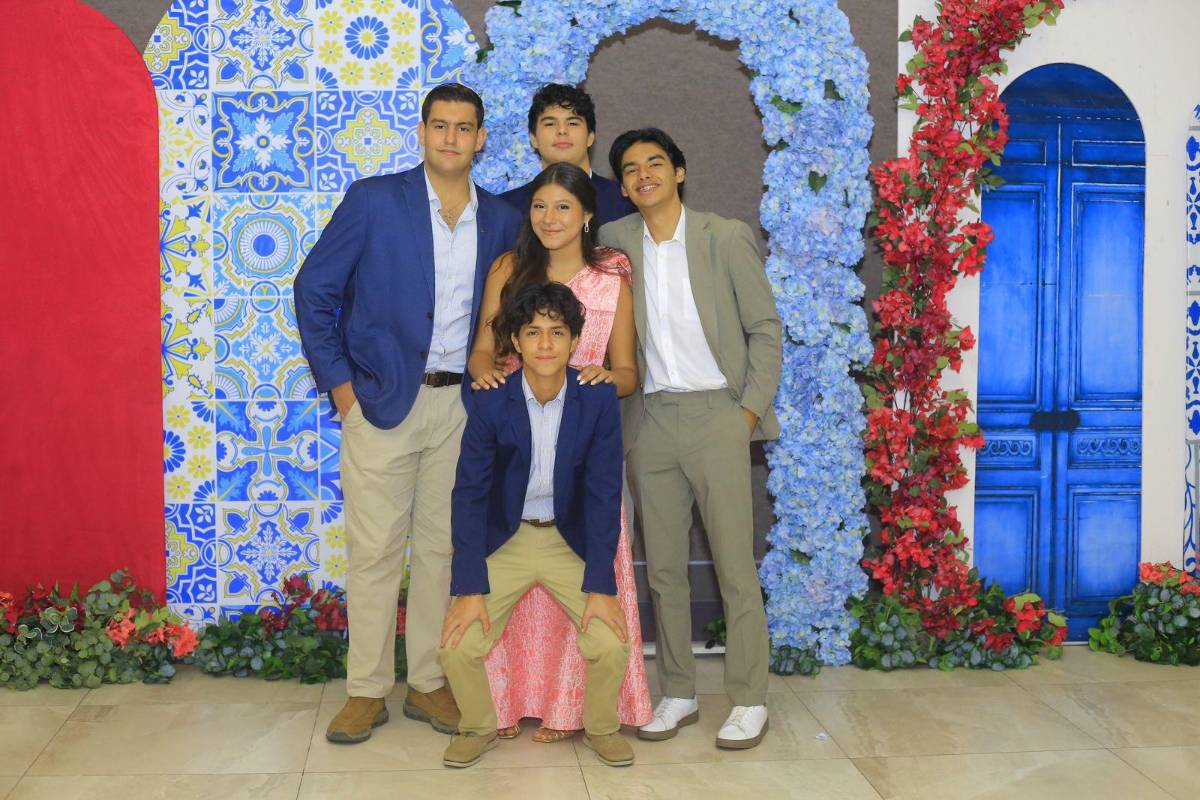 Seniors 2026 de la Franciscan School & Institute celebran desayuno