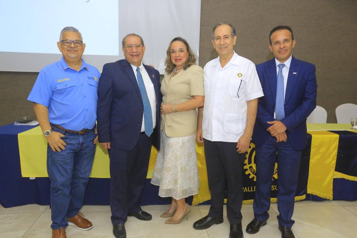 Rotarios celebran 121 aniversario