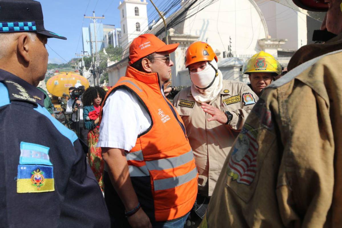 Así fue el voraz incendio que consumió el edificio Chinda Díaz en Tegucigalpa