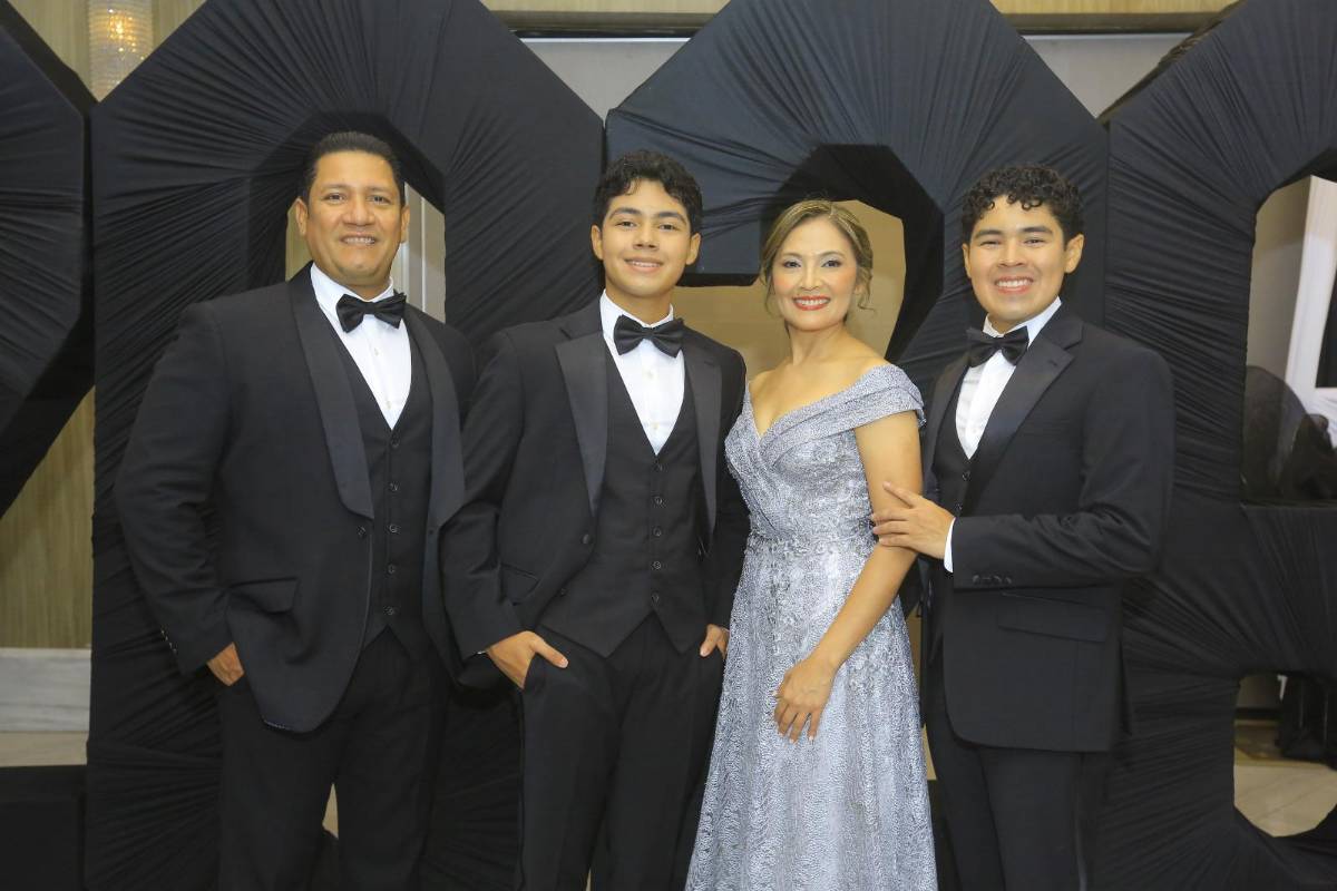 Una noche inolvidable para los 22 seniors de Big Step Institute