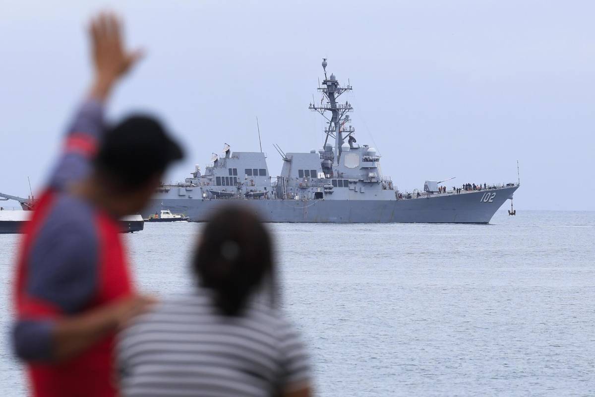 Buque destructor lanzamisiles de EEUU llega a Panamá